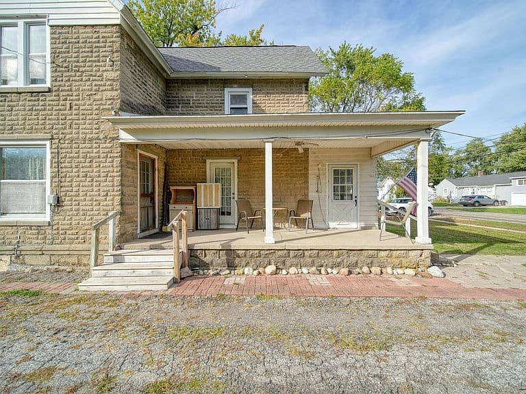 Listing photo 4
