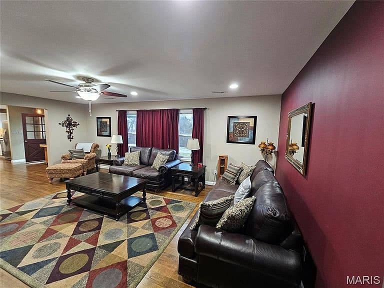 Listing photo 5
