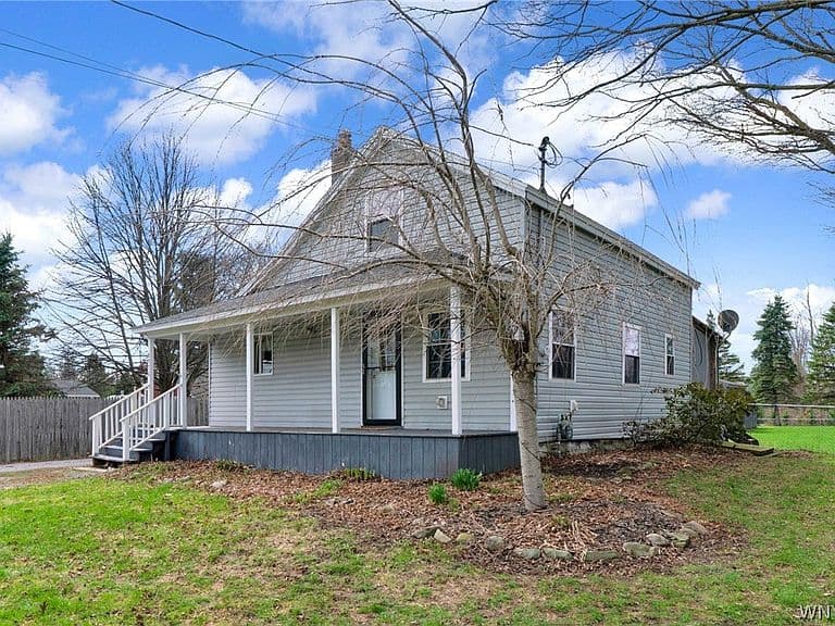 Listing photo 2