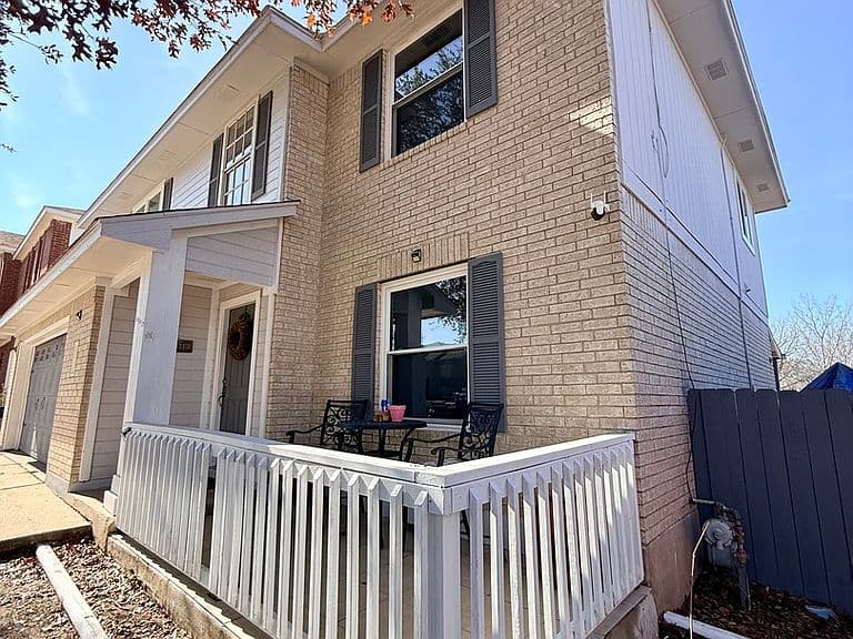 Listing photo 3
