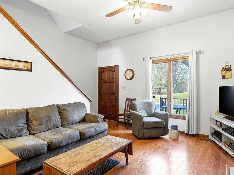 Listing photo 5