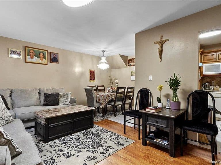 Listing photo 4
