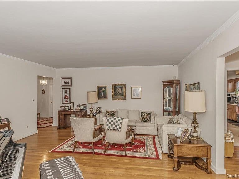 Listing photo 5