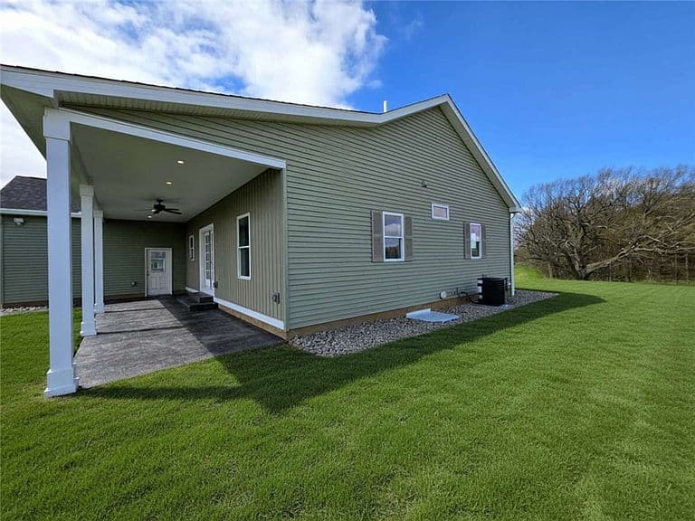 Listing photo 4