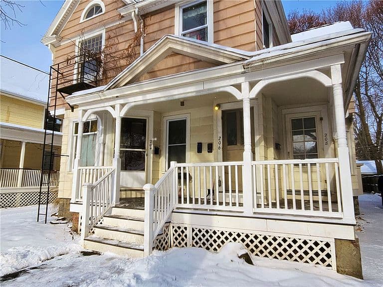 Listing photo 3