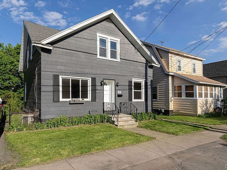 Listing photo 2