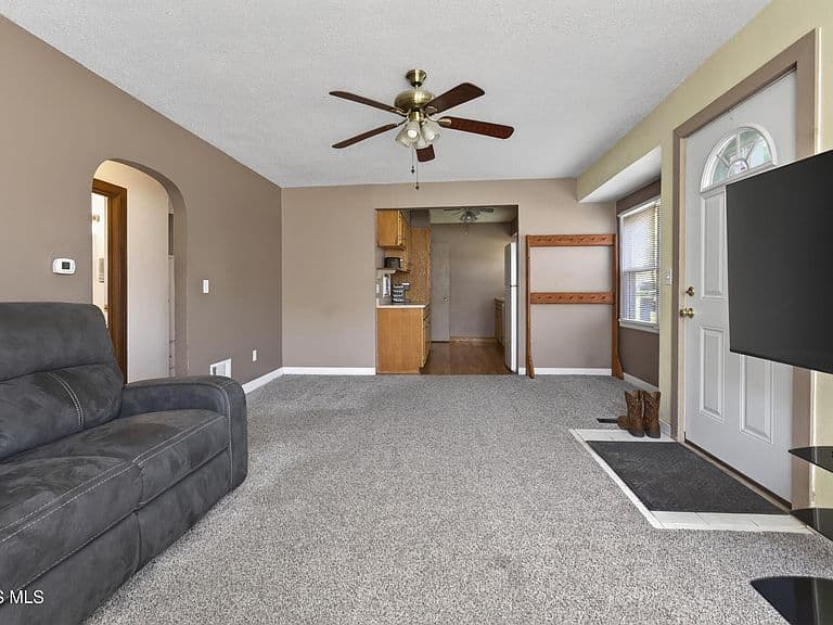 Listing photo 5