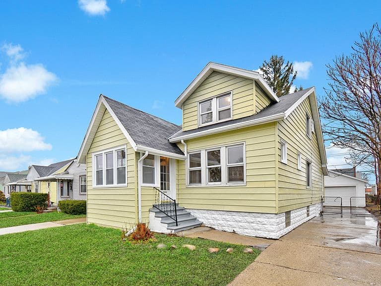 Listing photo 2