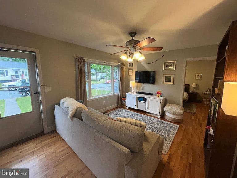 Listing photo 5