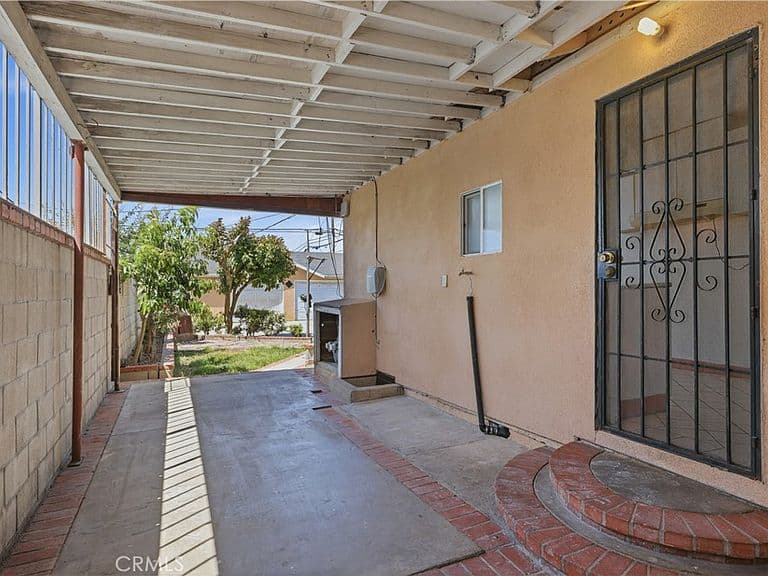 Listing photo 5