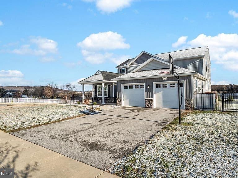 Listing photo 3