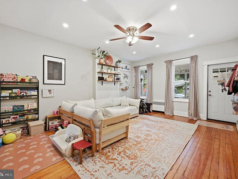 Listing photo 4
