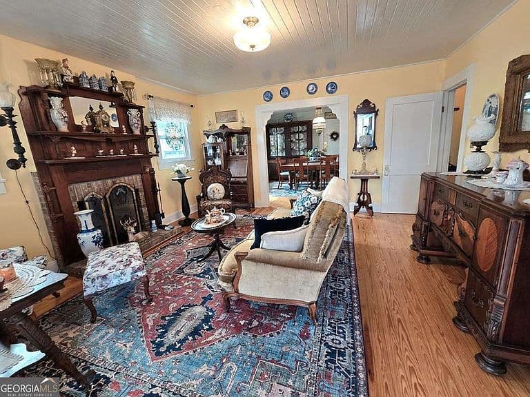 Listing photo 5