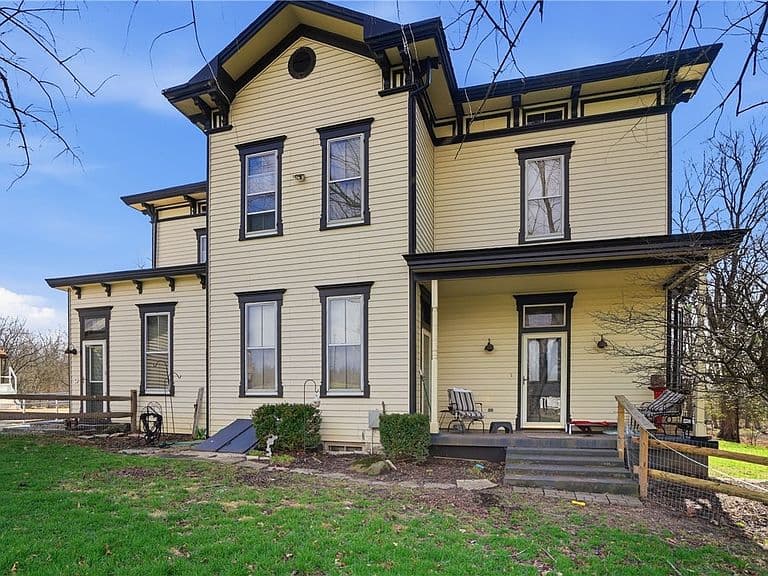 Listing photo 3