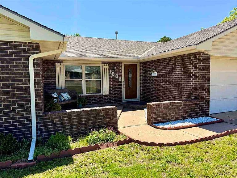 Listing photo 2