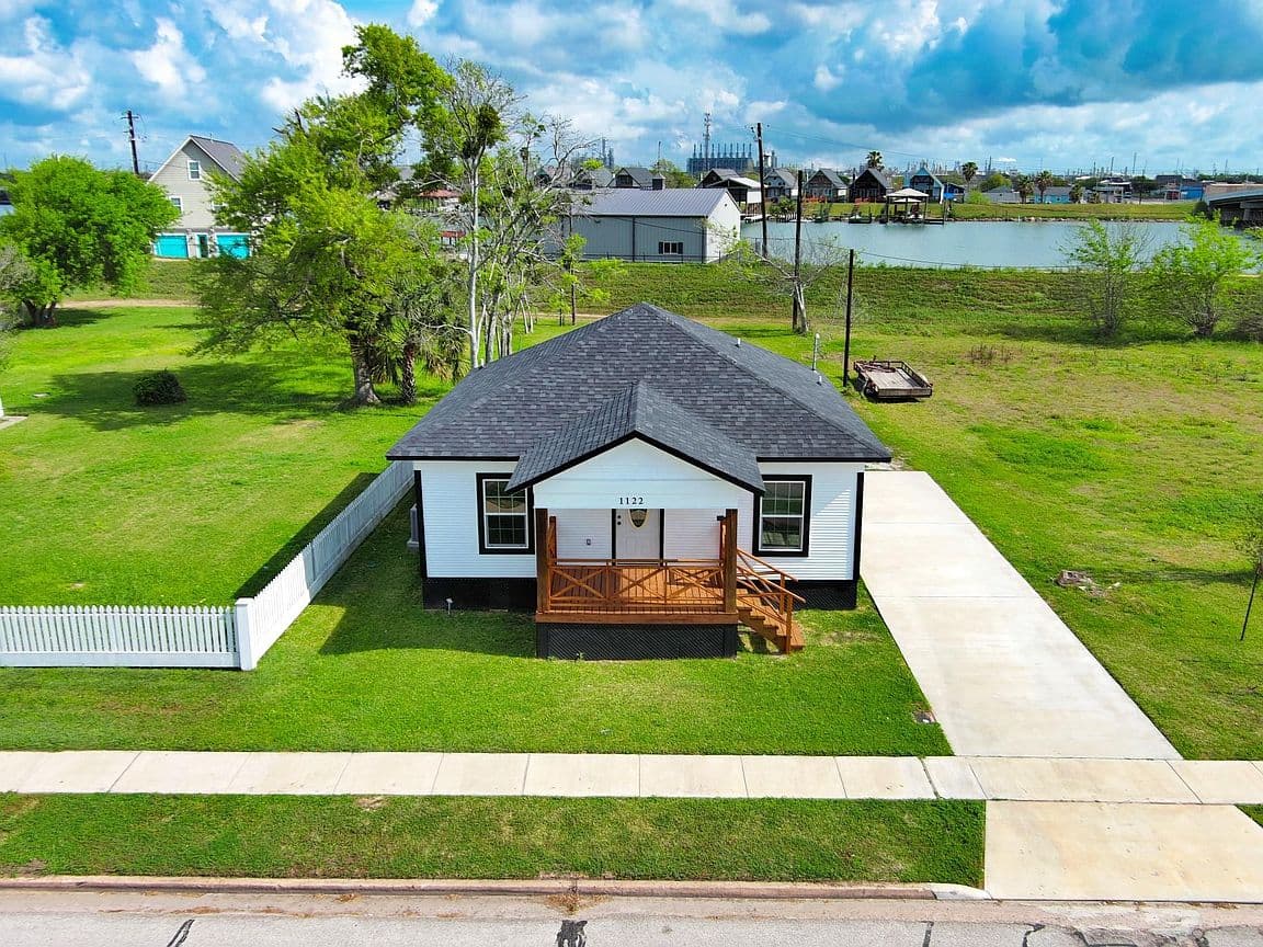 Primary listing photo