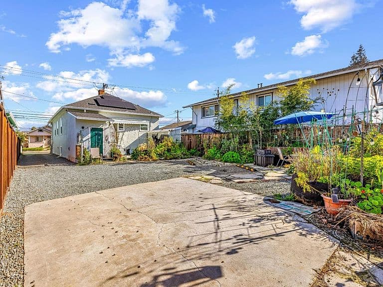 Listing photo 5