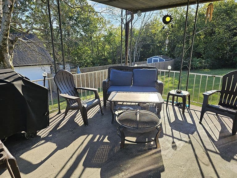 Listing photo 3