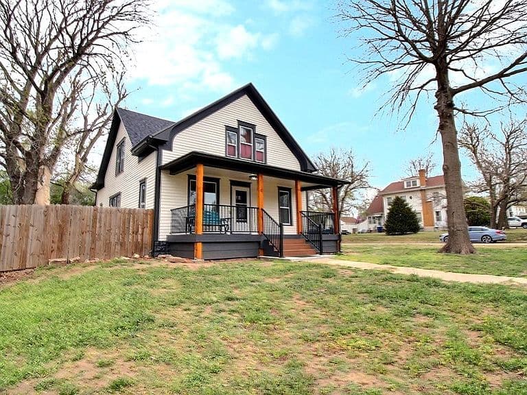 Listing photo 3