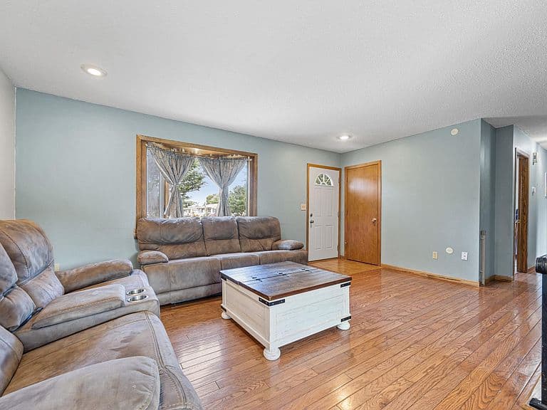 Listing photo 5