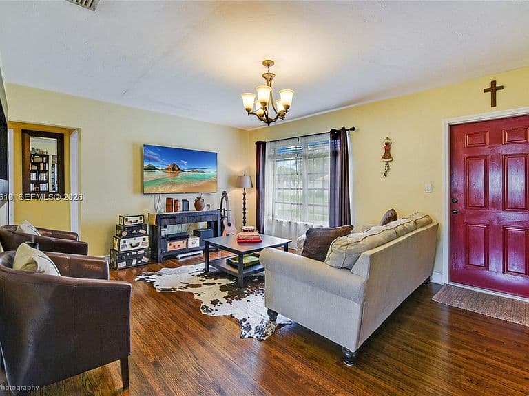 Listing photo 5