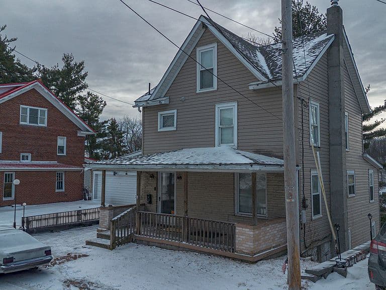 Listing photo 2