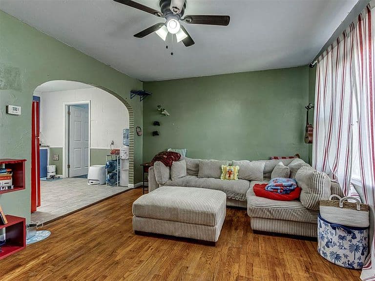 Listing photo 4