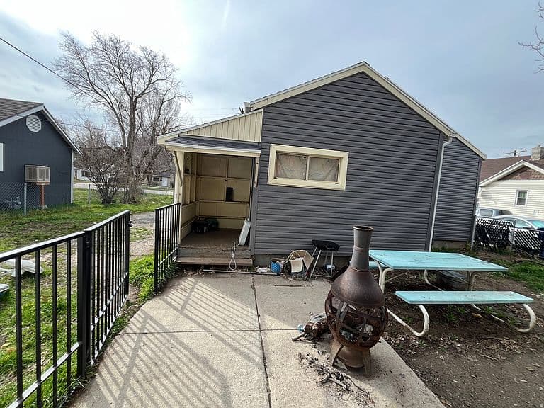 Listing photo 3