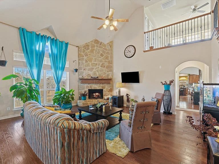 Listing photo 3