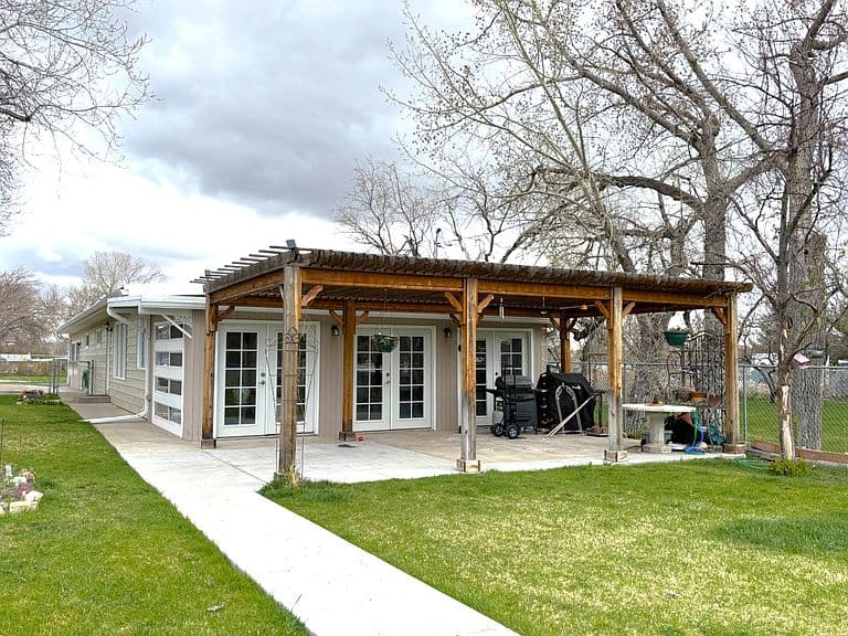 Listing photo 2