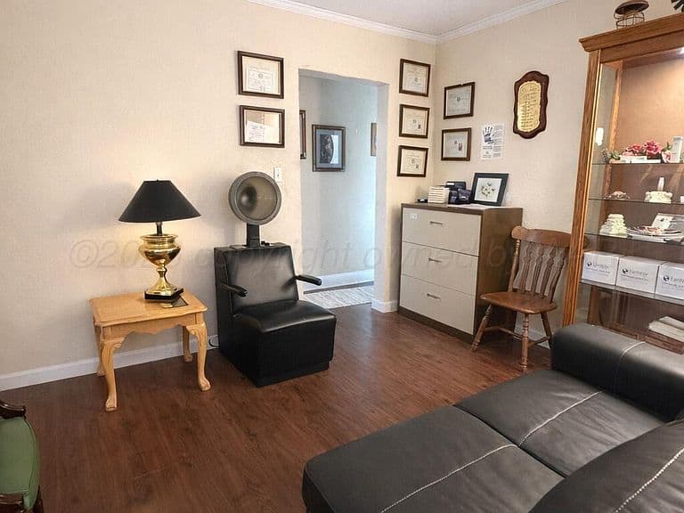 Listing photo 5