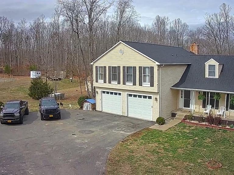 Listing photo 4