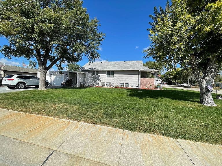 Listing photo 3
