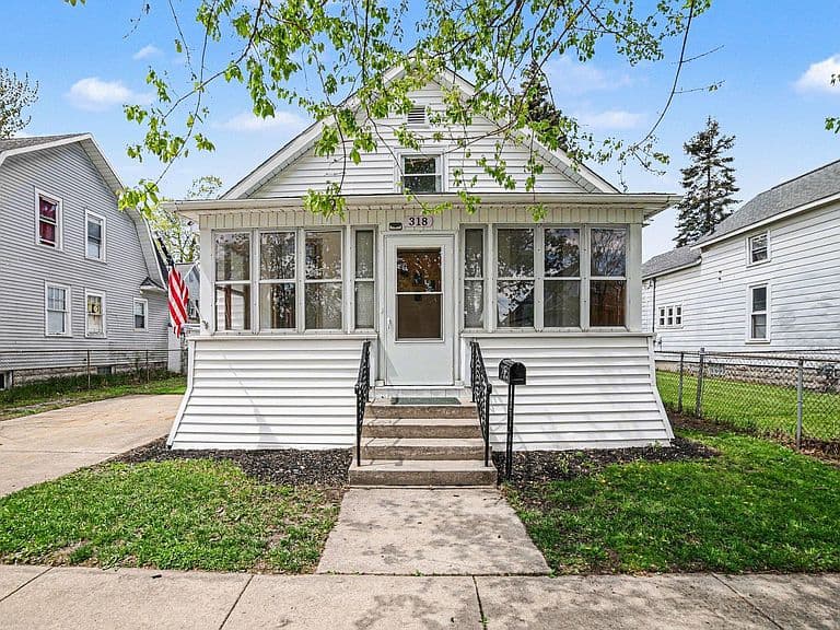 Listing photo 2