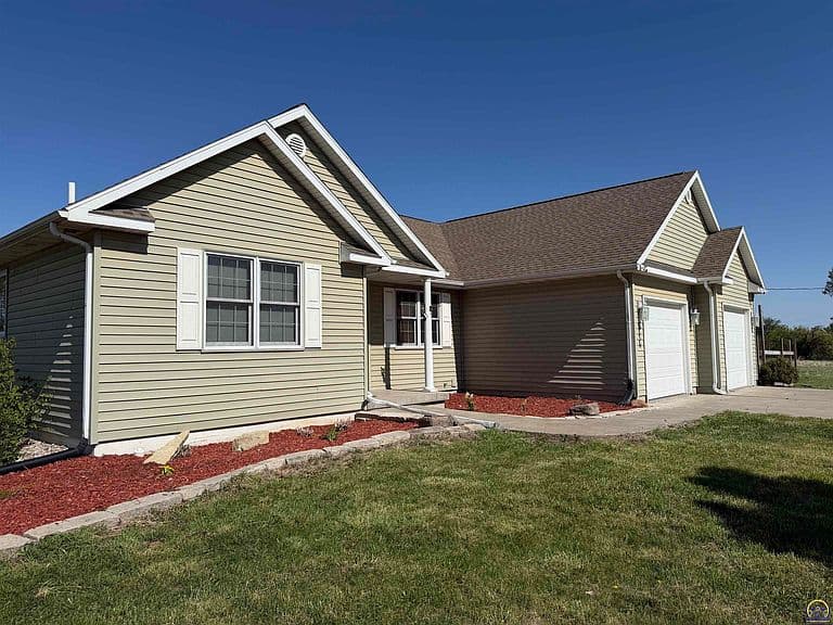 Listing photo 3
