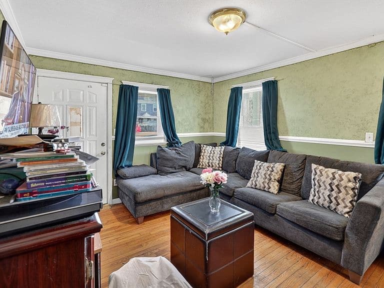 Listing photo 4
