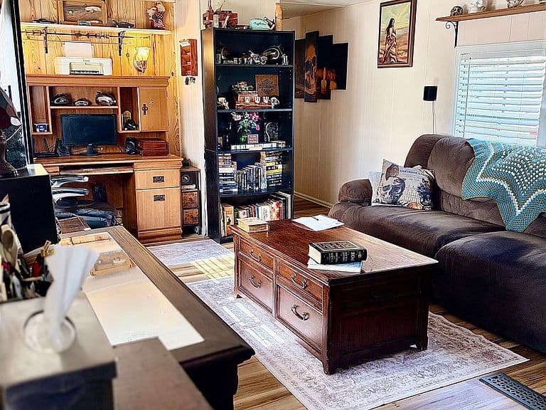 Listing photo 2