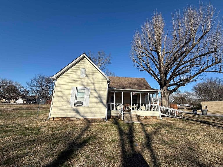 Listing photo 3