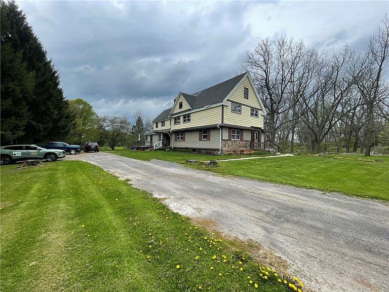 Listing photo 3