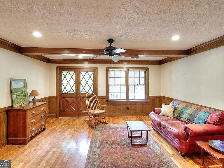 Listing photo 5