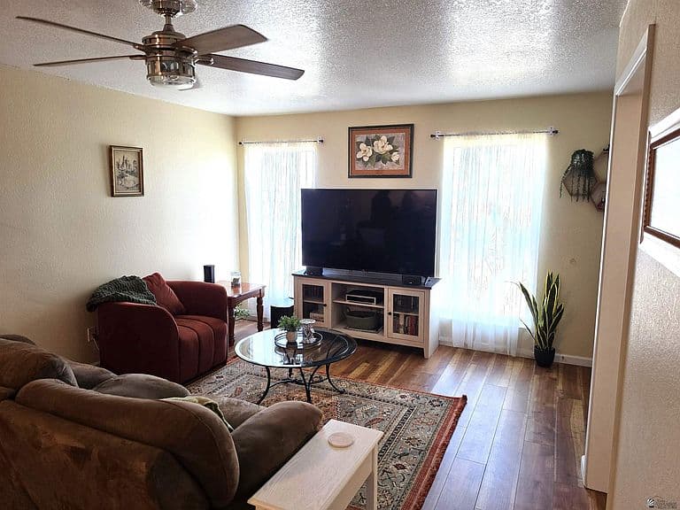 Listing photo 3