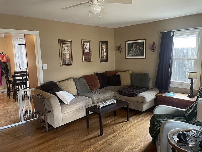 Listing photo 2