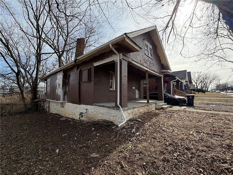 Listing photo 2