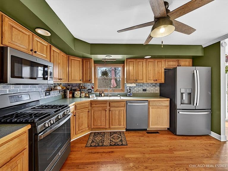 Listing photo 3