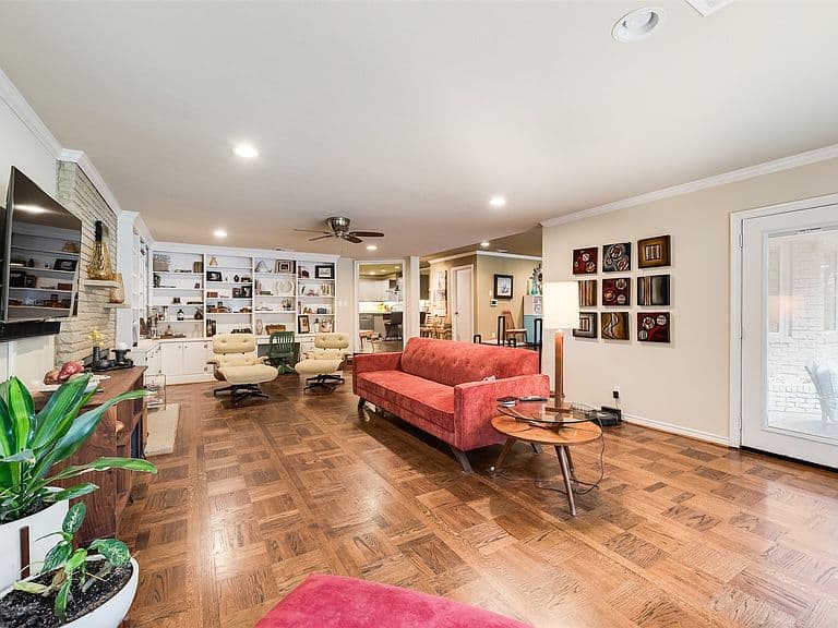 Listing photo 5