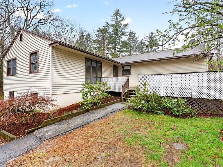 Listing photo 2