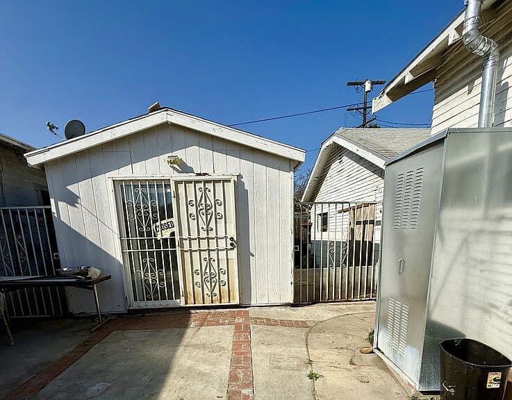 Listing photo 2
