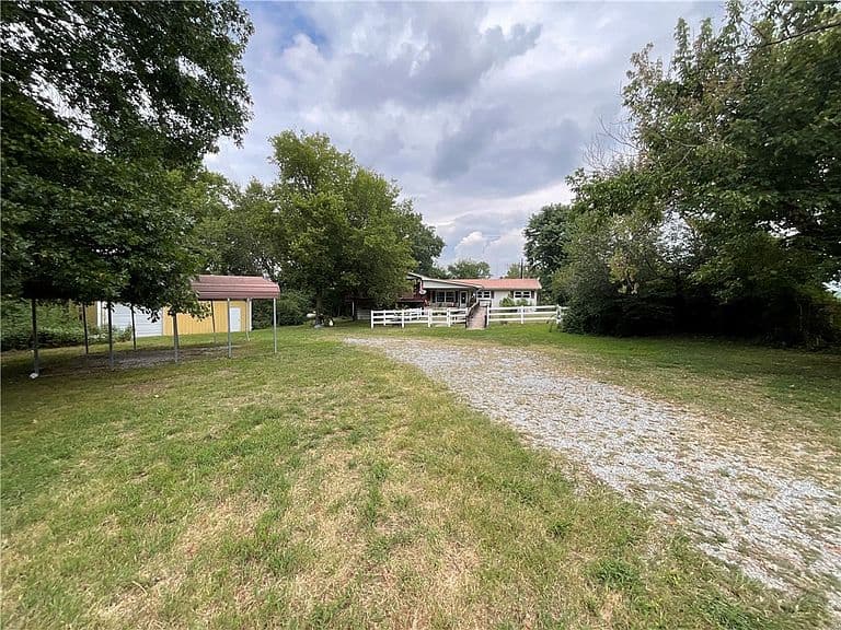 Listing photo 2