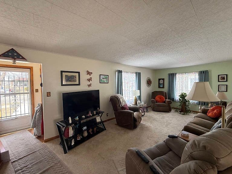Listing photo 4