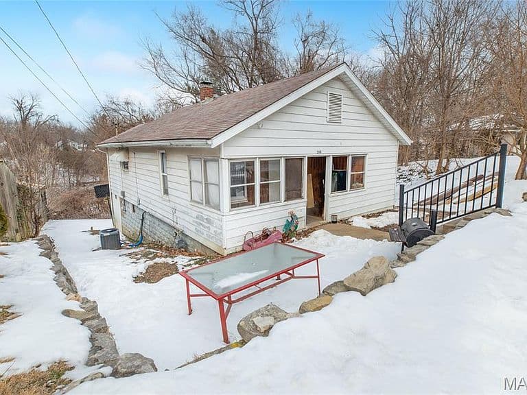 Listing photo 2